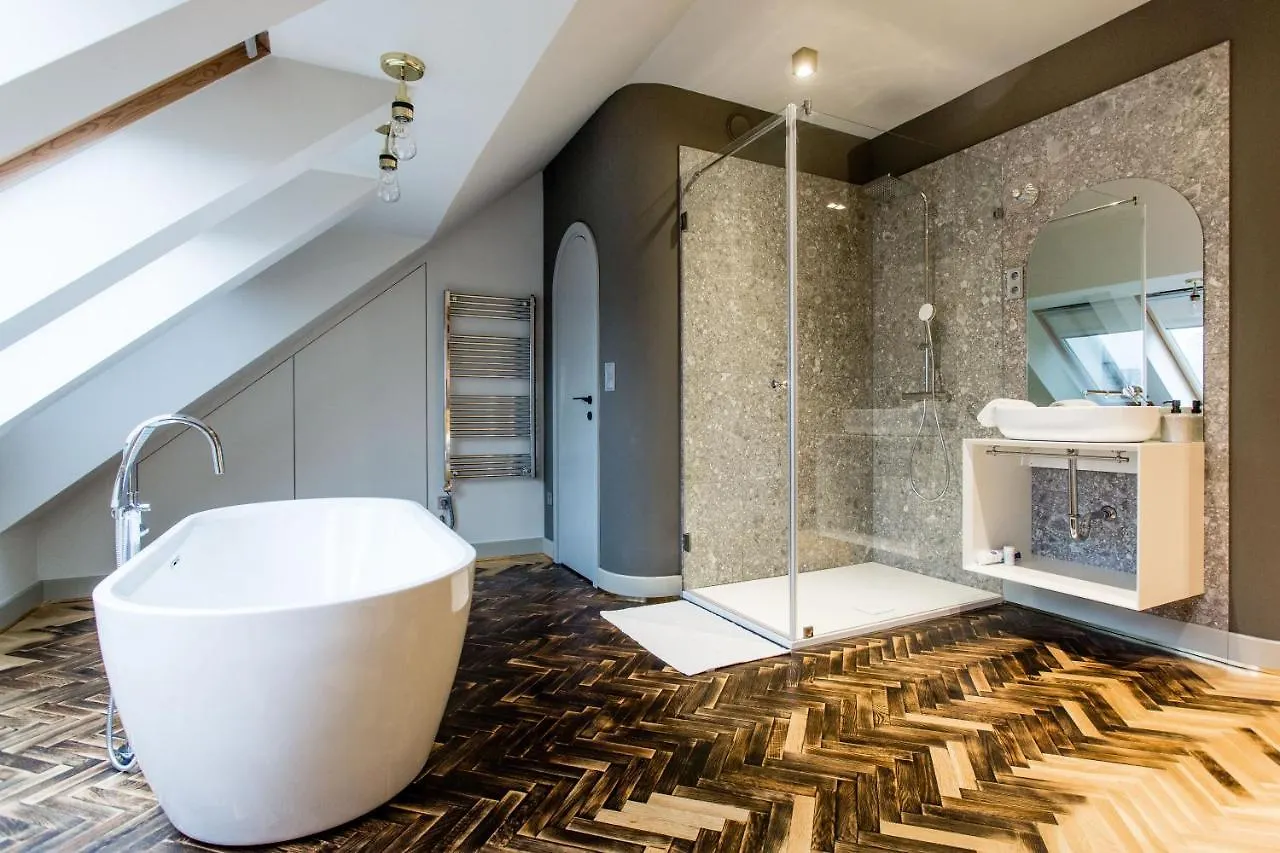 K52 Luxury 4Bdrm 4Bthrm Apartment Budapest