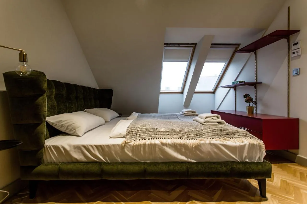 K52 Luxury 4Bdrm 4Bthrm Apartment Budapest