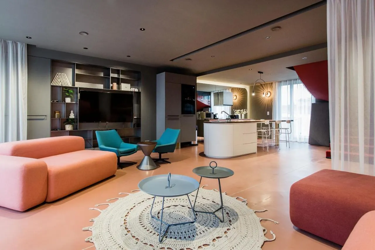K52 Luxury 4Bdrm 4Bthrm Apartment Budapest Hungary