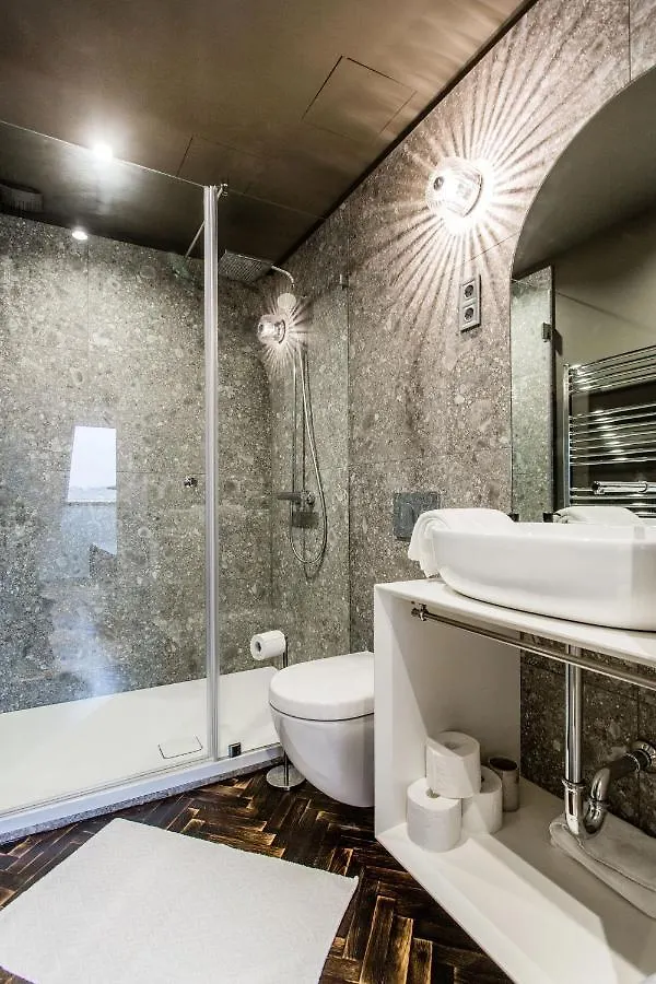 K52 Luxury 4Bdrm 4Bthrm Apartment Budapest Hungary