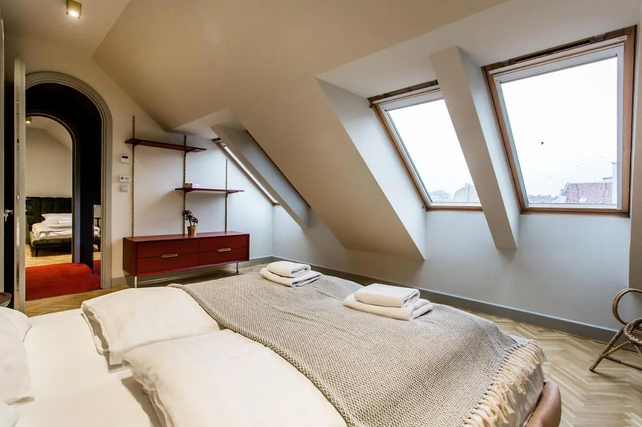 K52 Luxury 4Bdrm 4Bthrm Apartment Budapest
